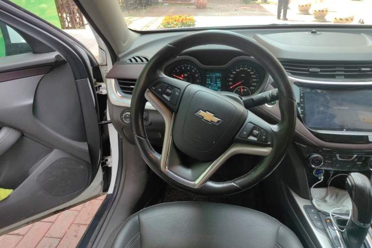 Used Chevrolet Malibu 2017 1.5T Automatic Luxury Edition Steering Wheel