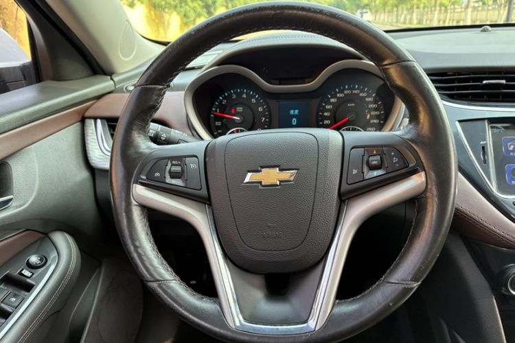 Used Chevrolet Malibu 2017 1.5T Automatic Luxury Edition Steering Wheel
