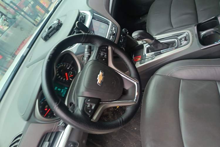 Used Chevrolet Malibu 2017 1.5T Automatic Luxury Edition Steering Wheel