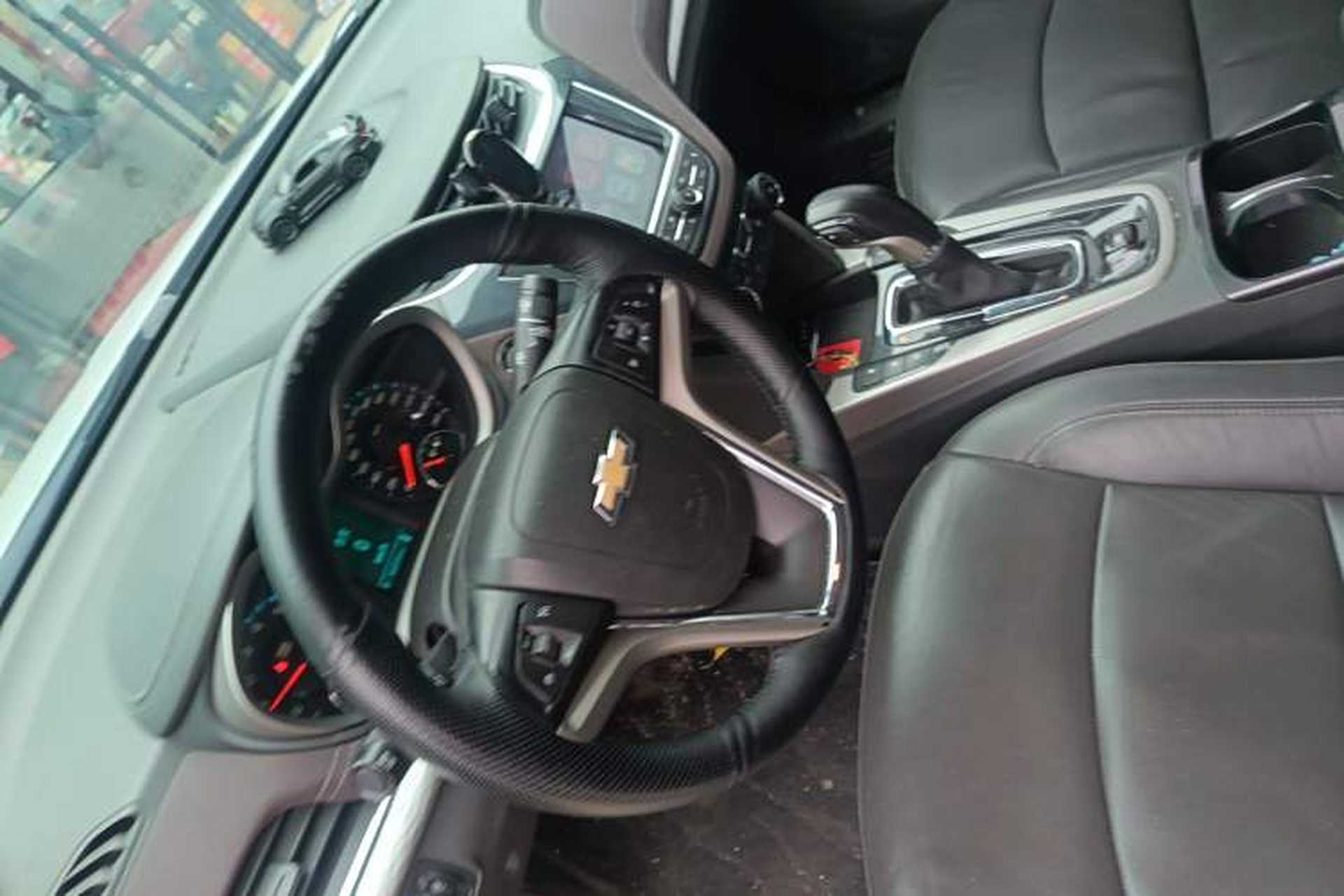 Used Chevrolet Malibu 2017 1.5T Automatic Luxury Edition Steering Wheel