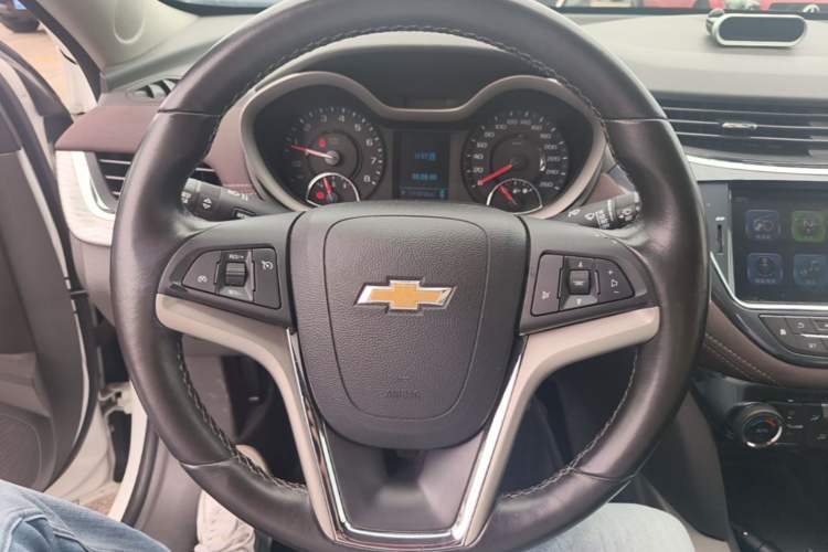 Used Chevrolet Malibu 2017 1.5T Automatic Luxury Edition Steering Wheel