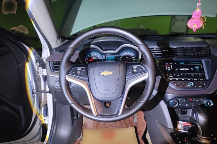 Used Chevrolet Malibu 2017 1.5T Automatic Luxury Edition Steering Wheel