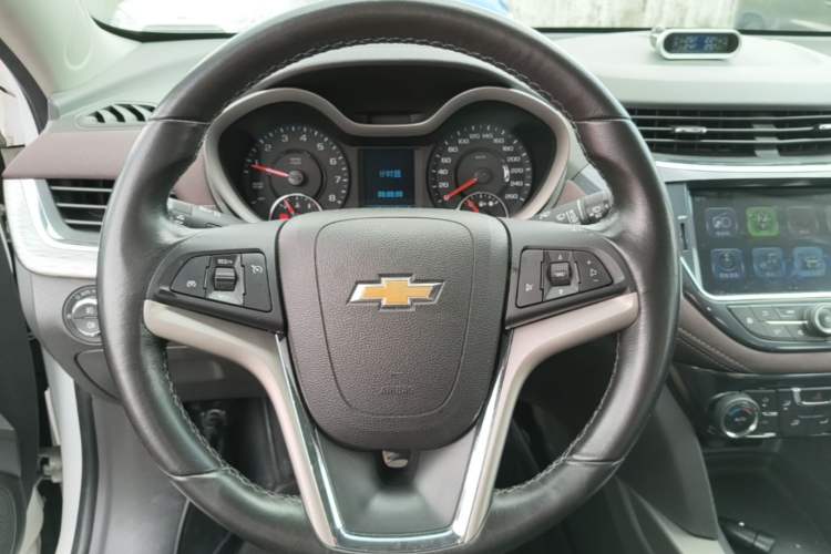 Used Chevrolet Malibu 2017 1.5T Automatic Luxury Edition Steering Wheel