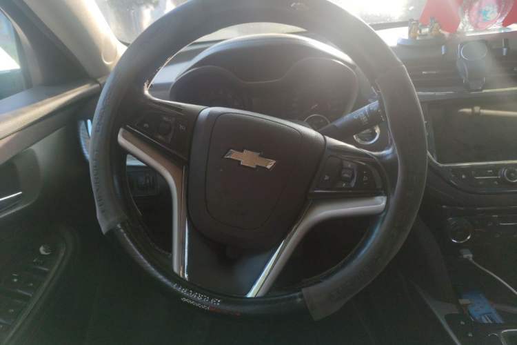 Used Chevrolet Malibu 2017 1.5T Automatic Luxury Edition Steering Wheel