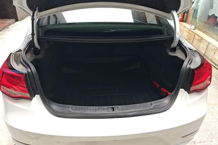 Used Chevrolet Malibu 2017 1.5T Automatic Luxury Edition Trunk