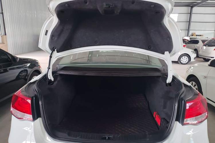 Used Chevrolet Malibu 2017 1.5T Automatic Luxury Edition Trunk