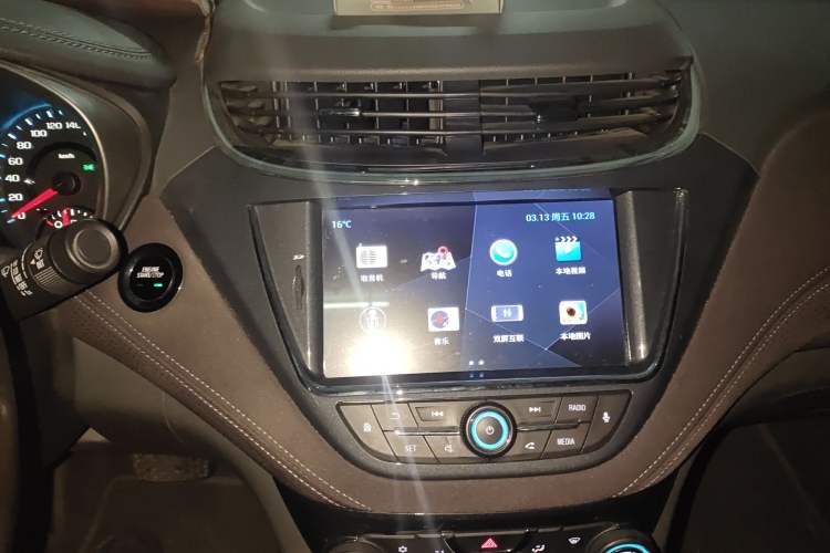 Used Chevrolet Malibu 2017 1.5T Automatic Luxury Edition Audio And AC Panel