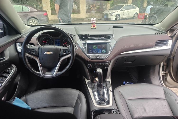 Used Chevrolet Malibu 2017 1.5T Automatic Luxury Edition Center Console