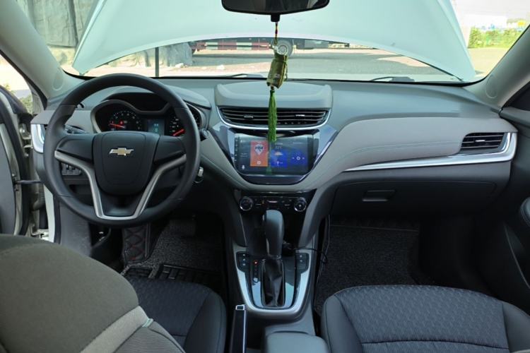 Used Chevrolet Malibu 2017 1.5T Automatic Comfort Edition Center Console