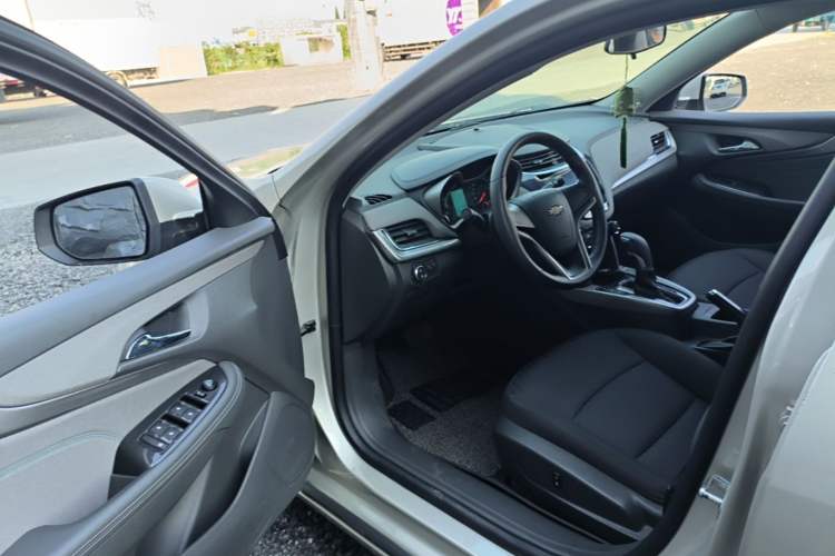 Used Chevrolet Malibu 2017 1.5T Automatic Comfort Edition Driver Seat