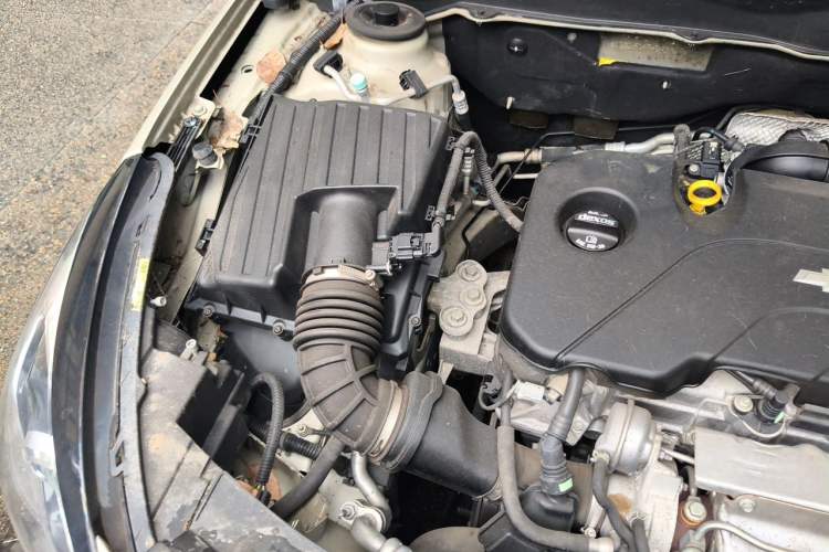 Used Chevrolet Malibu 2017 1.5T Automatic Luxury Edition Engine Bay Right