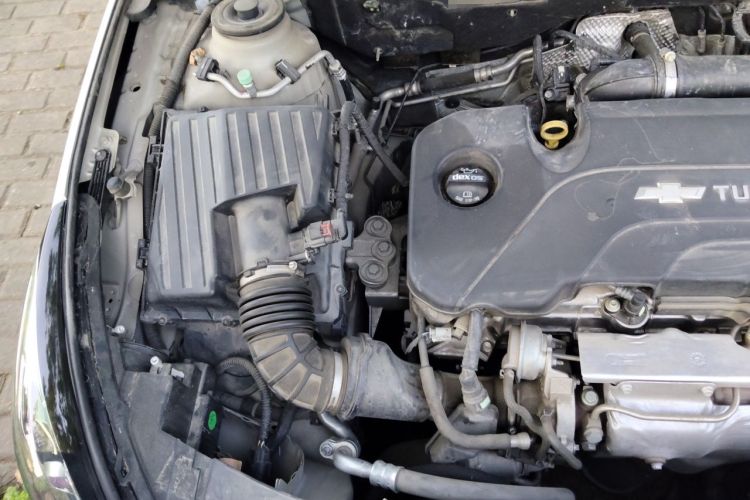 Used Chevrolet Malibu 2017 1.5T Automatic Luxury Edition Engine Bay Right