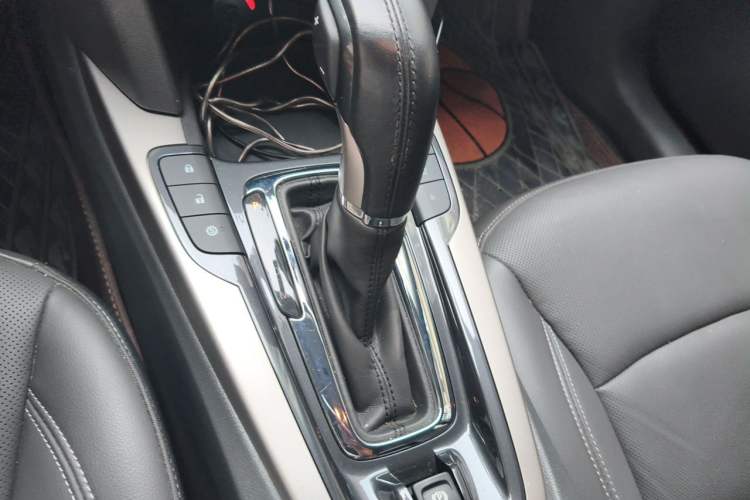 Used Chevrolet Malibu 2017 1.5T Automatic Luxury Edition Gear Lever
