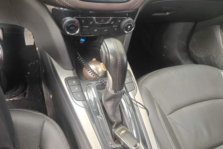 Used Chevrolet Malibu 2017 1.5T Automatic Luxury Edition Gear Lever