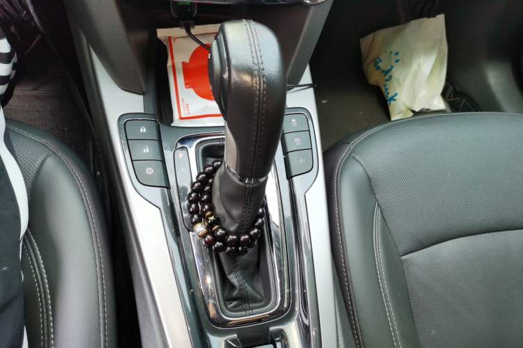 Used Chevrolet Malibu 2017 1.5T Automatic Luxury Edition Gear Lever