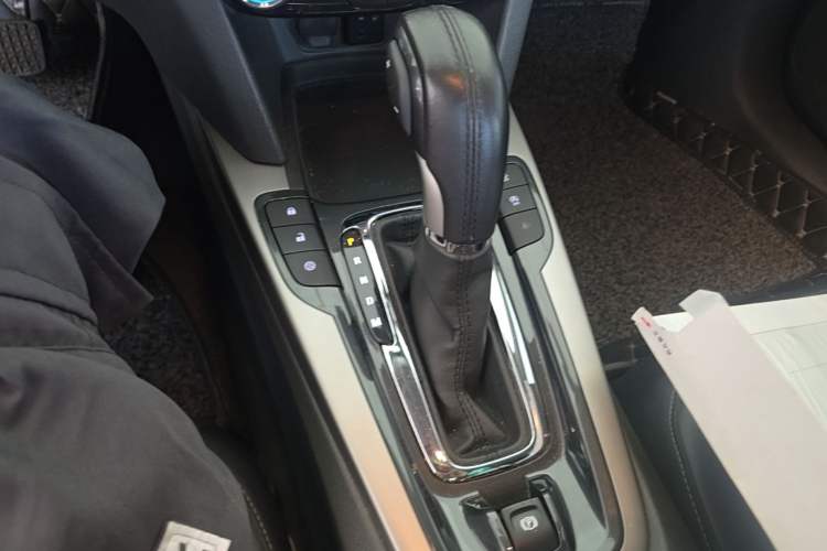Used Chevrolet Malibu 2017 1.5T Automatic Luxury Edition Gear Lever