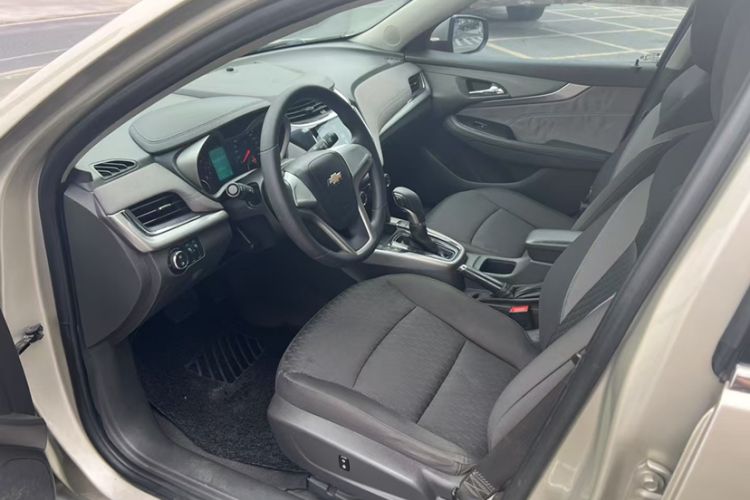 Used Chevrolet Malibu 2017 1.5T Automatic Comfort Edition Interior 2