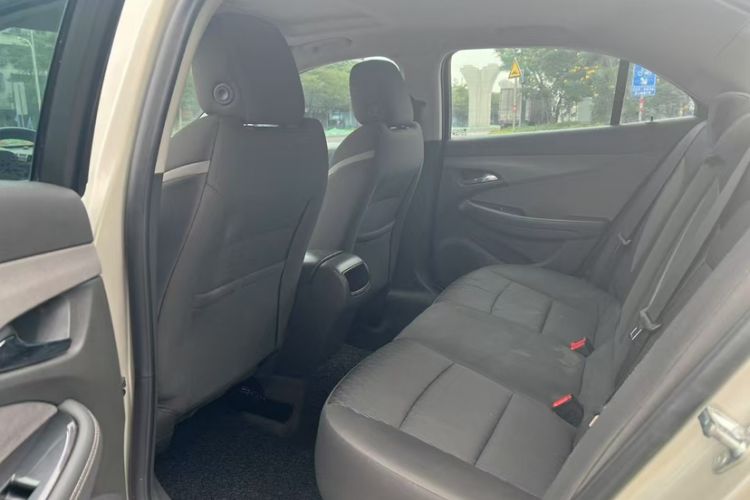Used Chevrolet Malibu 2017 1.5T Automatic Comfort Edition Interior 3