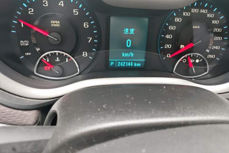 Used Chevrolet Malibu 2017 1.5T Automatic Luxury Edition Odometer Close Up