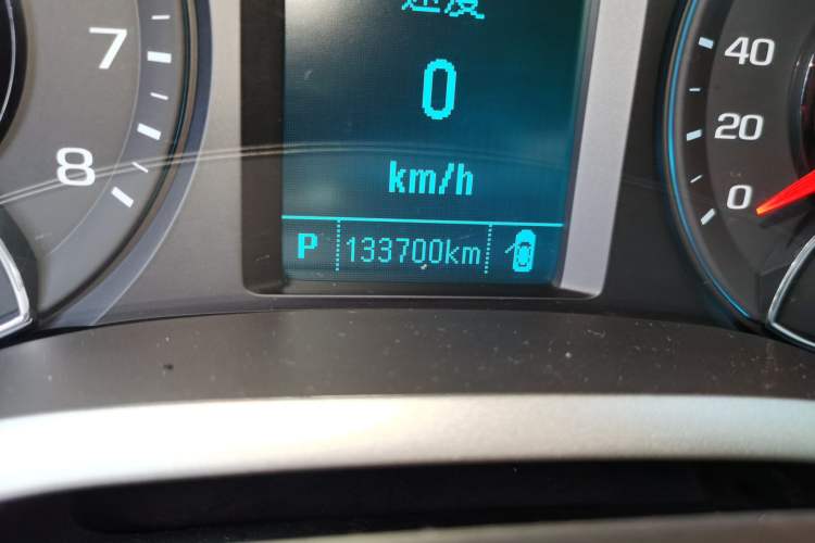 Used Chevrolet Malibu 2017 1.5T Automatic Luxury Edition Odometer Close Up
