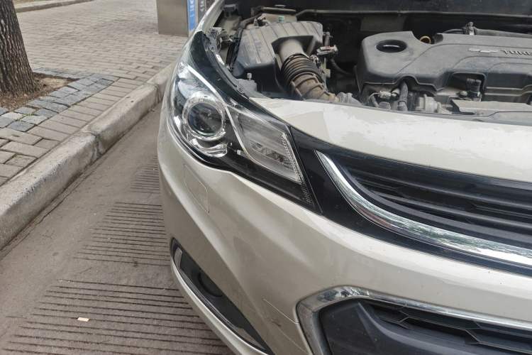 Used Chevrolet Malibu 2017 1.5T Automatic Luxury Edition Right Front Headlight