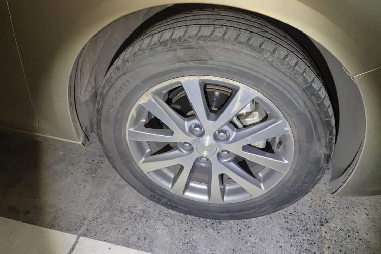 Used Chevrolet Malibu 2017 1.5T Automatic Luxury Edition Right Front Wheel Hub