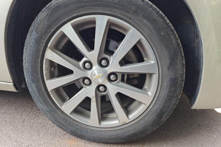 Used Chevrolet Malibu 2017 1.5T Automatic Luxury Edition Right Front Wheel Hub