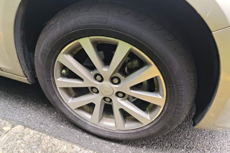 Used Chevrolet Malibu 2017 1.5T Automatic Luxury Edition Right Front Wheel Hub