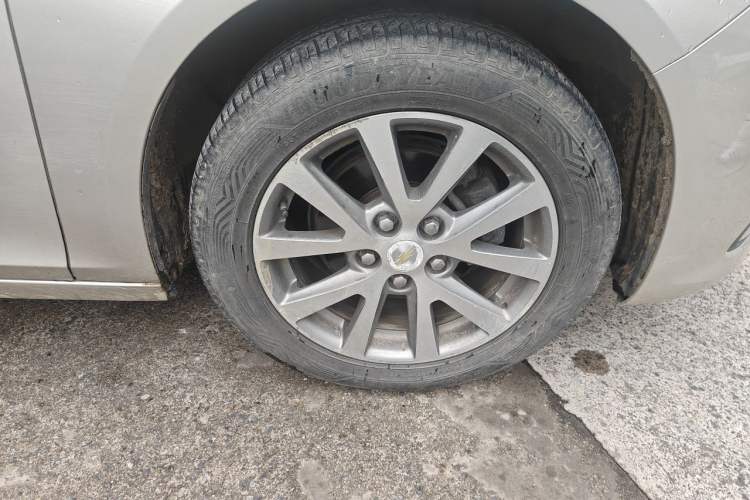 Used Chevrolet Malibu 2017 1.5T Automatic Luxury Edition Right Front Wheel Hub