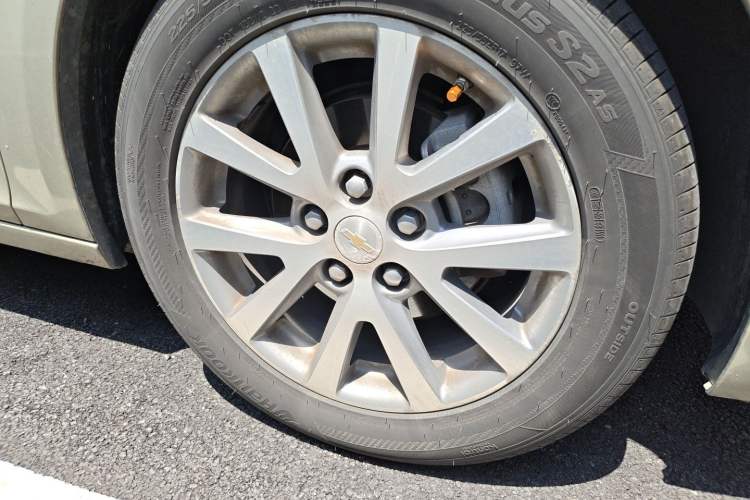 Used Chevrolet Malibu 2017 1.5T Automatic Luxury Edition Right Front Wheel Hub