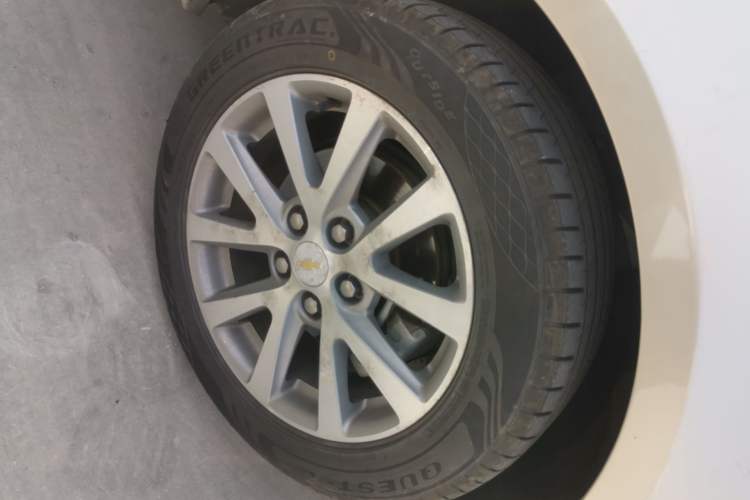 Used Chevrolet Malibu 2017 1.5T Automatic Luxury Edition Right Front Wheel Hub