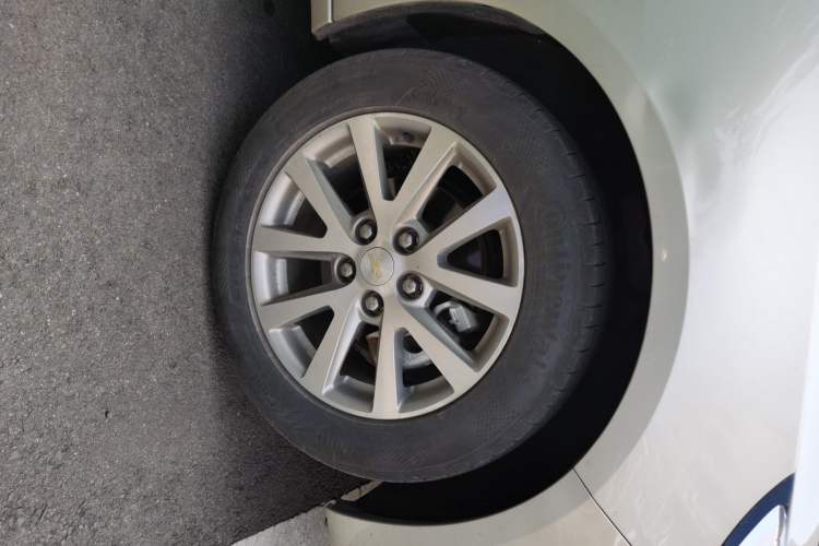 Used Chevrolet Malibu 2017 1.5T Automatic Luxury Edition Right Front Wheel Hub