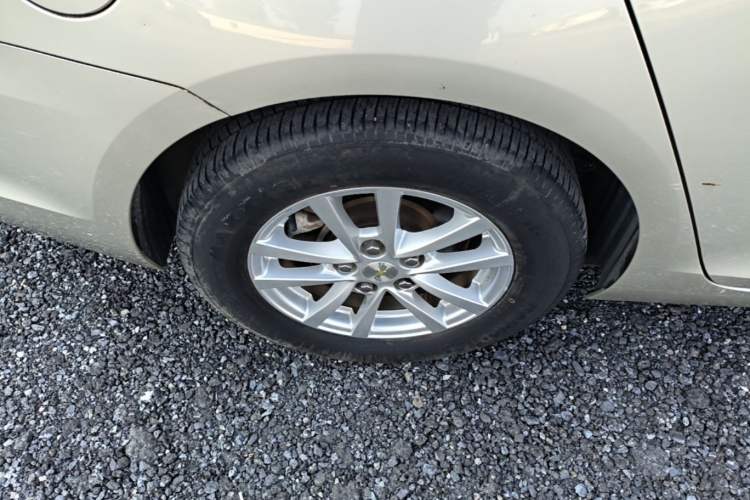 Used Chevrolet Malibu 2017 1.5T Automatic Comfort Edition Right Rear Wheel Hub