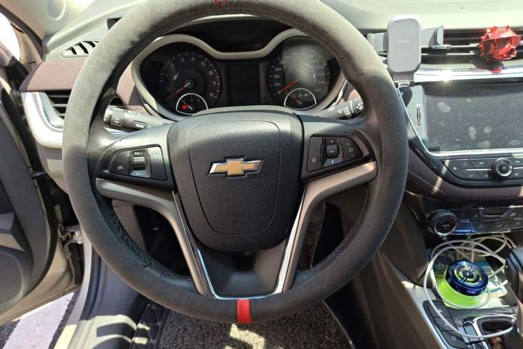 Used Chevrolet Malibu 2017 1.5T Automatic Luxury Edition Steering Wheel