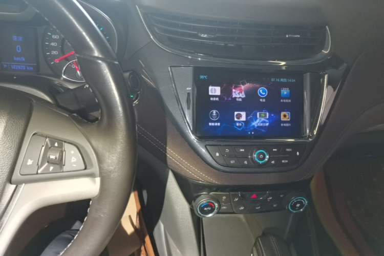 Used Chevrolet Malibu 2018 530T Automatic Luxury Edition Audio And AC Panel