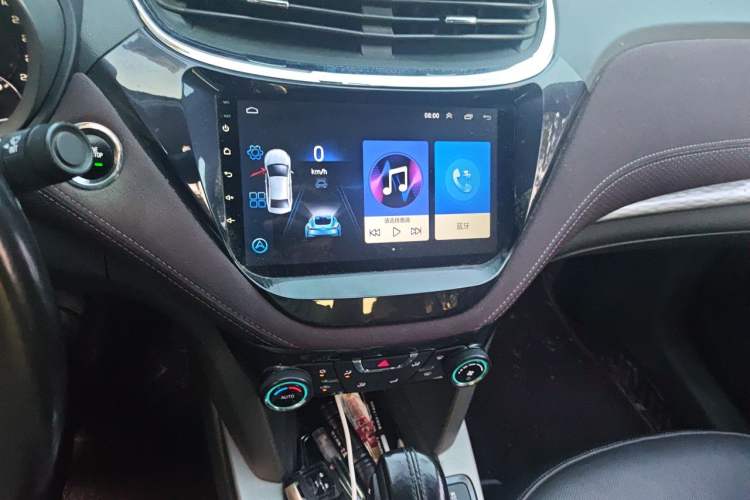 Used Chevrolet Malibu 2018 530T Automatic Fashion Edition Audio And AC Panel