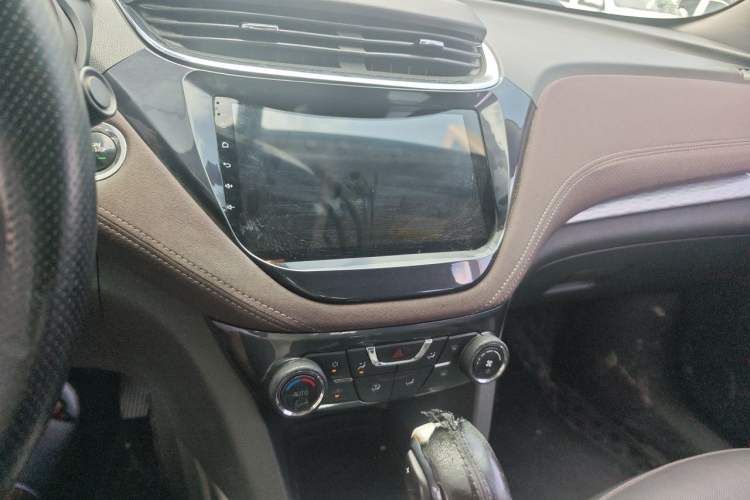 Used Chevrolet Malibu 2018 530T Automatic Fashion Edition Audio And AC Panel