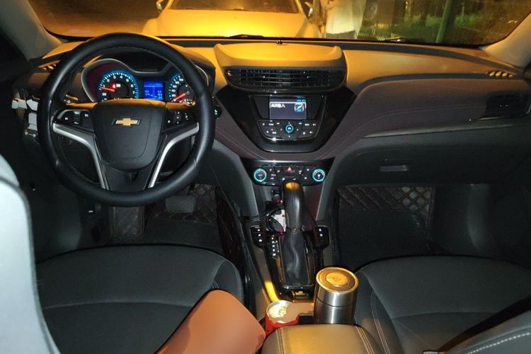 Used Chevrolet Malibu 2018 530T Automatic Fashion Edition Center Console