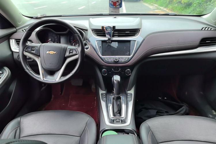 Used Chevrolet Malibu 2018 530T Automatic Luxury Edition Center Console