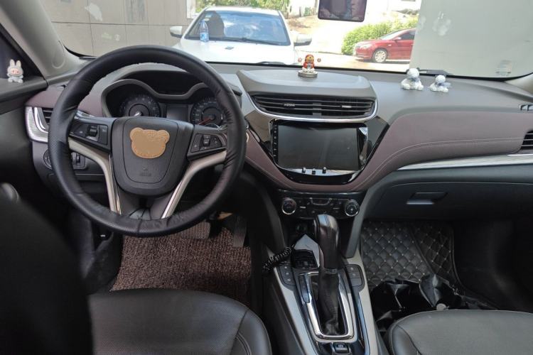 Used Chevrolet Malibu 2018 530T Automatic Fashion Edition Center Console