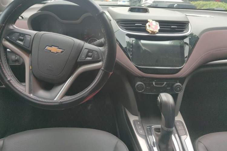 Used Chevrolet Malibu 2018 530T Automatic Luxury Edition Center Console