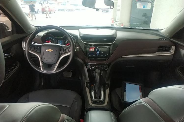 Used Chevrolet Malibu 2018 530T Automatic Fashion Edition Center Console