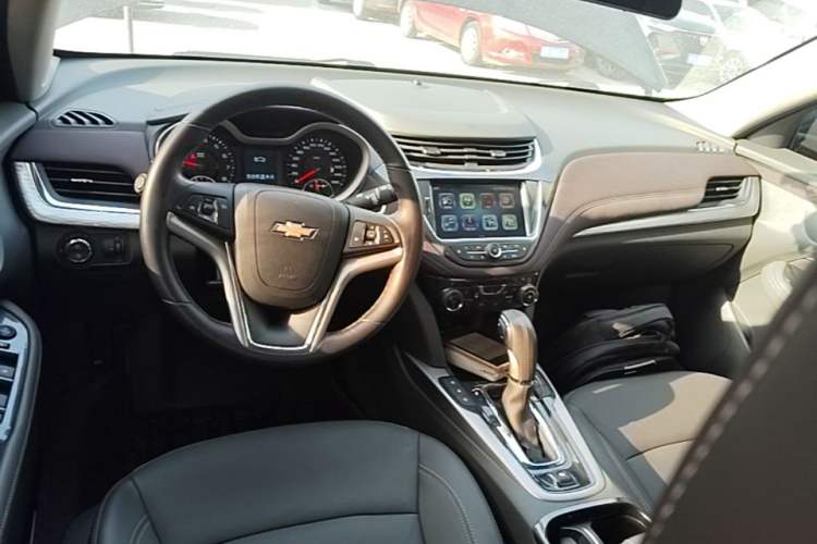 Used Chevrolet Malibu 2018 530T Automatic Luxury Edition Center Console