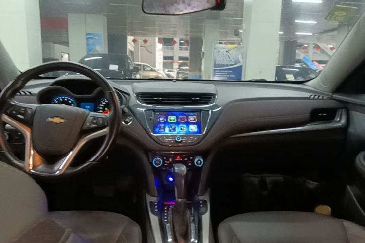 Used Chevrolet Malibu 2018 530T Automatic Luxury Edition Center Console