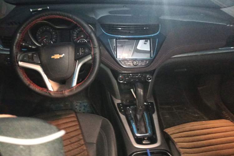Used Chevrolet Malibu 2018 530T Automatic Luxury Edition Center Console