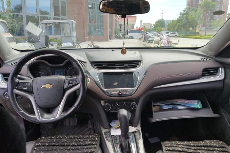 Used Chevrolet Malibu 2018 530T Automatic Luxury Edition Center Console