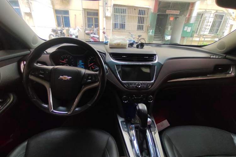 Used Chevrolet Malibu 2018 530T Automatic Luxury Edition Center Console