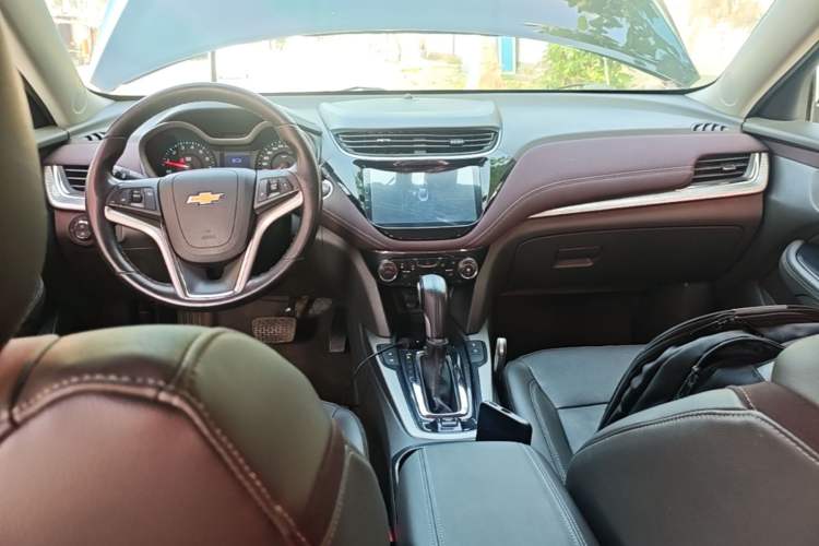 Used Chevrolet Malibu 2018 530T Automatic Fashion Edition Center Console