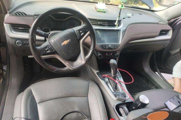 Used Chevrolet Malibu 2018 530T Automatic Fashion Edition Center Console