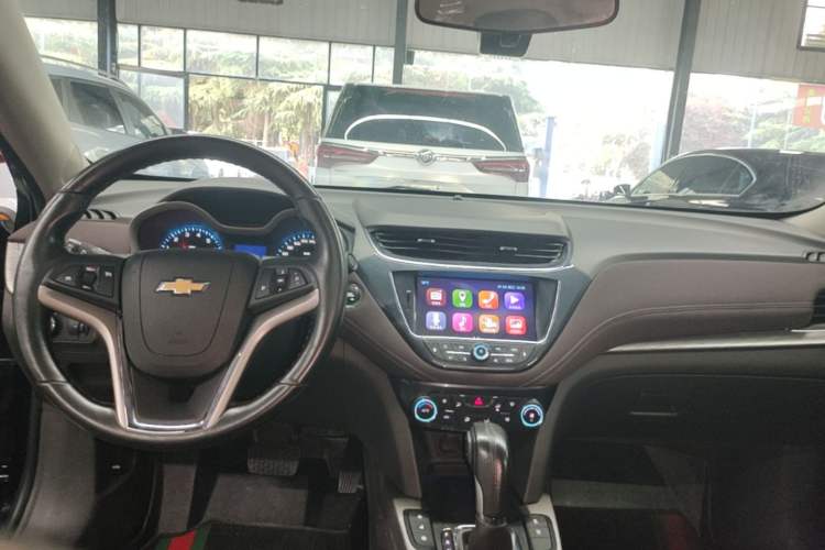 Used Chevrolet Malibu 2018 530T Automatic Luxury Edition Center Console